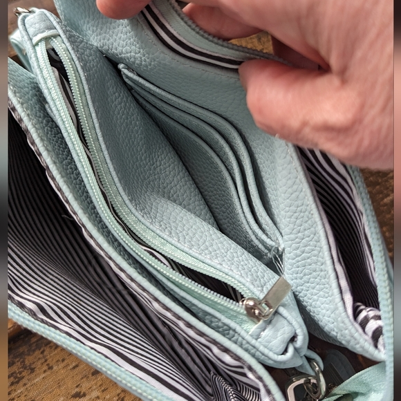 Crossbody Vegan Leather Mint Green - Picture 3 of 8
